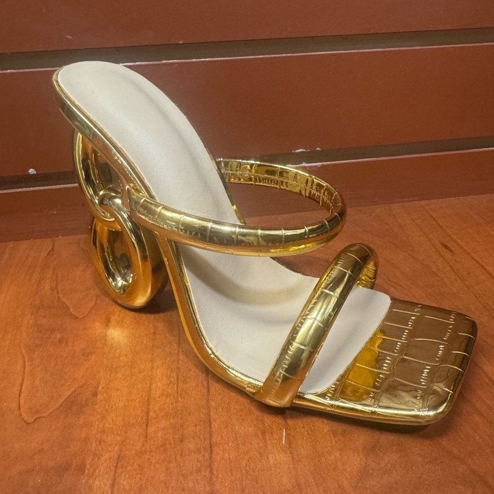 Elegant Gold Women's Heels - Picture 3 of 12